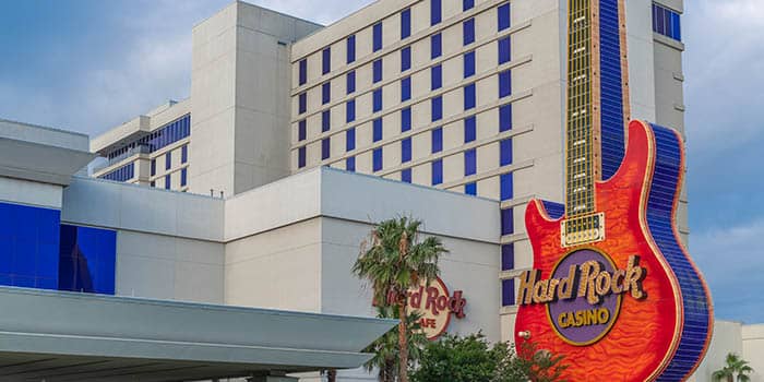 ชายร้องร้อยศาลชิง Hard Rock Biloxi หลังเก้าอี้แตกที่เครื่องสล็อต