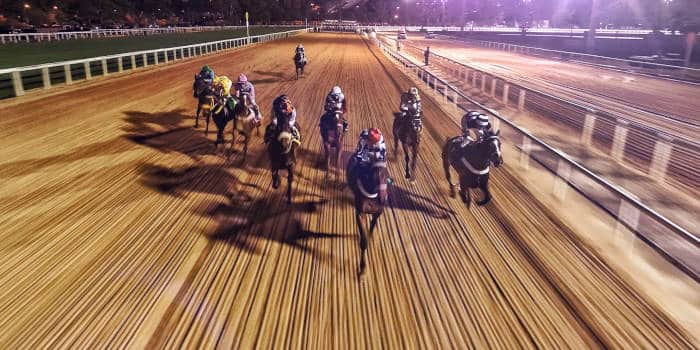 บริษัท Stake ลงนามสัญญากับนักขี่ม้าชื่อดัง Frankie Dettori เป็นนักเอฟเฟคต์ทั่วโลก